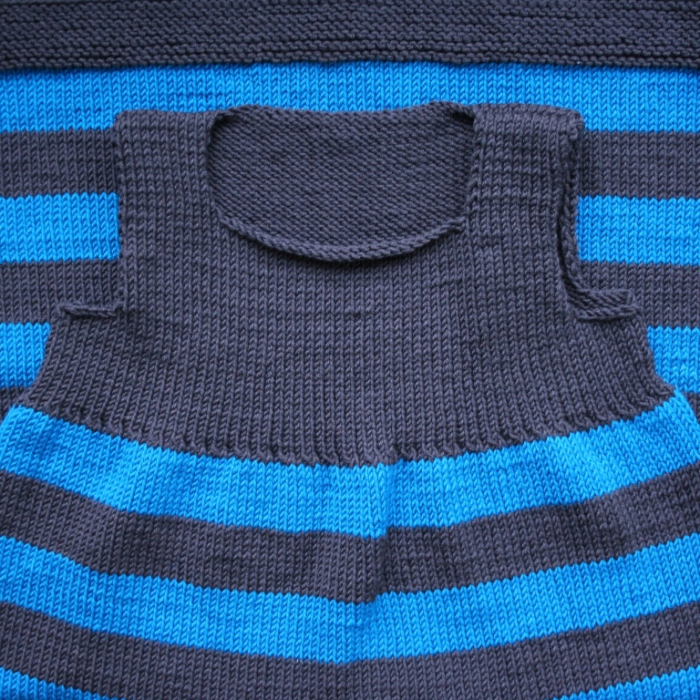 Ručně pletené pruhované šaty z MERINO vlny