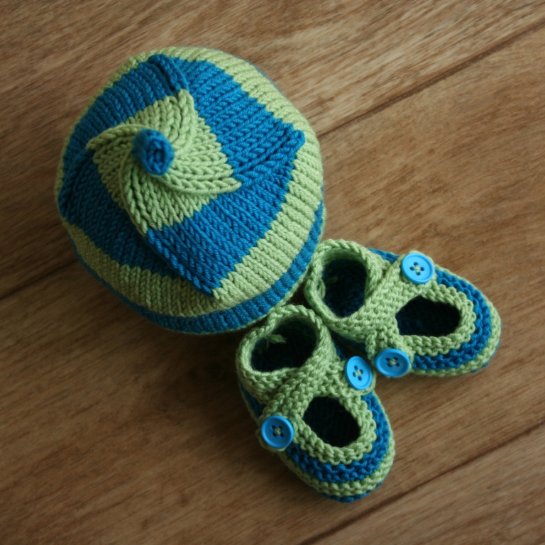 Pletený komplet pro miminko,  bačkůrky a čepice