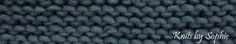 Komplety - Sophie Vávrovská - Sophie Vávrovská - - Ručně pletený komplet ( čepice, capáčky) pro novorozeňátko z MERINO vlny, tmavě